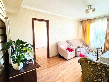 4 otaqlı köhnə tikili - İnşaatçılar m. - 110 m²