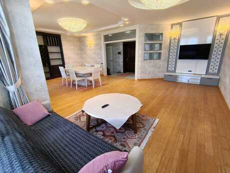 Elan №6128749 - Bakı, Gənclik m., 2 otaqlı, 70 m², 8/10 mərtəbə