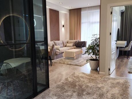 2-комн. новостройка - м. 8 ноября - 70 м²