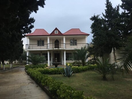 6 otaqlı həyət evi/bağ evi - Mərdəkan q. - 500 m²