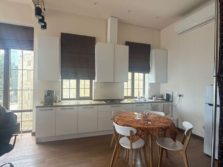 1 otaqlı ofis - İçəri Şəhər m. - 700 m²