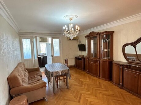 4 otaqlı köhnə tikili - Memar Əcəmi m. - 78 m²