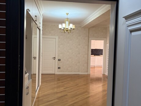 4 otaqlı yeni tikili - Şah İsmayıl Xətai m. - 155 m²