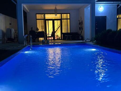 5 otaqlı həyət evi/bağ evi - Mərdəkan q. - 150 m²