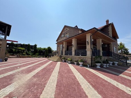 7 otaqlı həyət evi/bağ evi - Mərdəkan q. - 450 m²