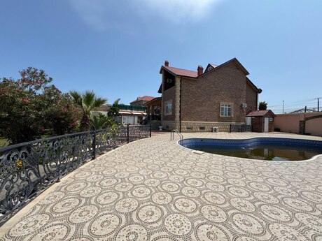 7 otaqlı həyət evi/bağ evi - Mərdəkan q. - 450 m²