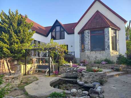 7 otaqlı həyət evi/bağ evi - Novxanı q. - 350 m²