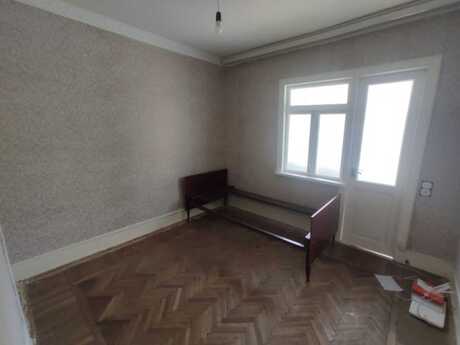 3 otaqlı köhnə tikili - Gəncə - 68 m²