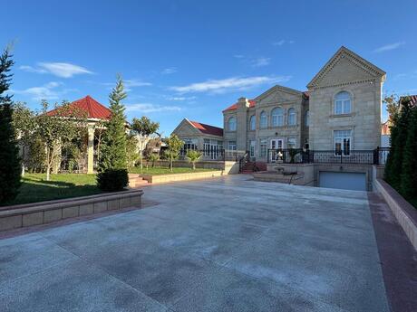 7 otaqlı həyət evi/bağ evi - Novxanı q. - 370 m²