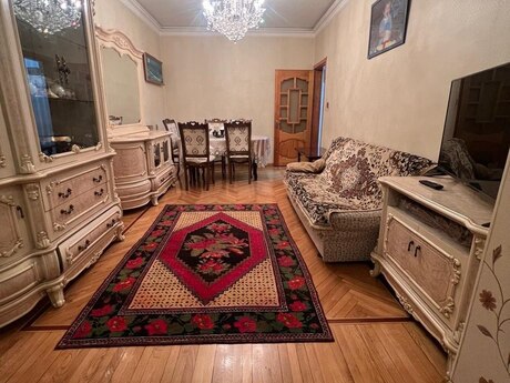 2 otaqlı köhnə tikili - Azadlıq Prospekti m. - 65 m²