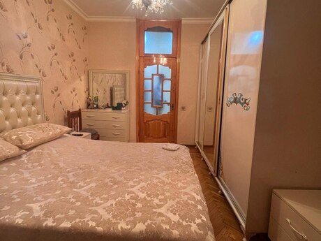 2 otaqlı köhnə tikili - Azadlıq Prospekti m. - 65 m²
