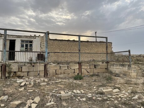 4 otaqlı həyət evi/bağ evi - Lökbatan q. - 99 m²