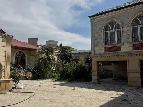 6 otaqlı həyət evi/bağ evi - Biləcəri q. - 350 m²