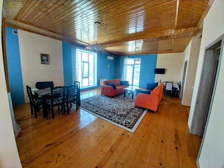 4 otaqlı həyət evi/bağ evi - Mərdəkan q. - 220 m²