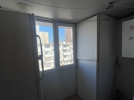 3 otaqlı köhnə tikili - Elmlər Akademiyası m. - 70 m²