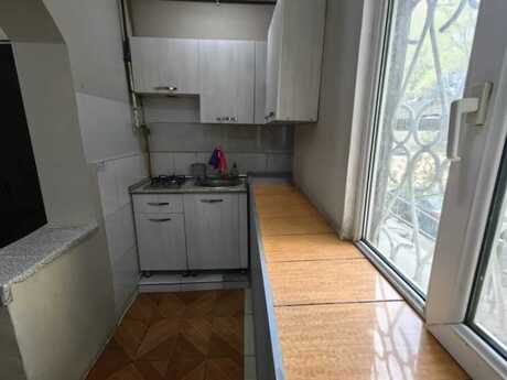 1 otaqlı köhnə tikili - İnşaatçılar m. - 33 m²