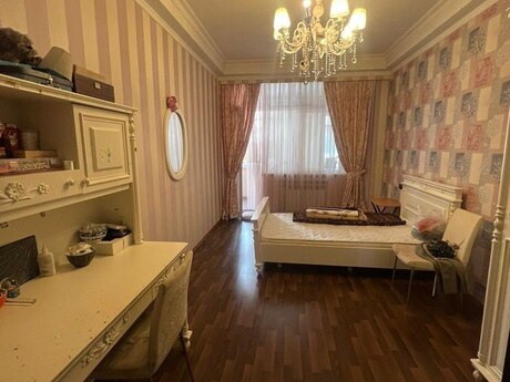 3 otaqlı yeni tikili - Şah İsmayıl Xətai m. - 180 m²