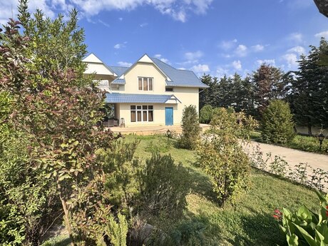 5 otaqlı həyət evi/bağ evi - Mərdəkan q. - 200 m²