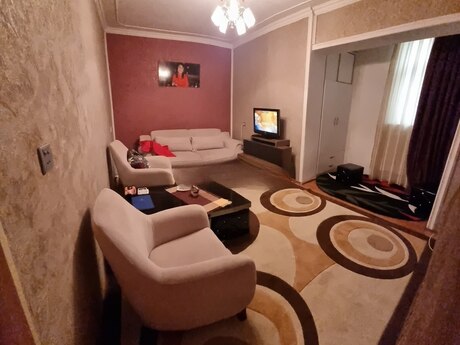 3 otaqlı köhnə tikili - Azadlıq Prospekti m. - 60 m²
