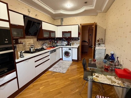 3-комн. новостройка - Наримановский  р. - 135 м²
