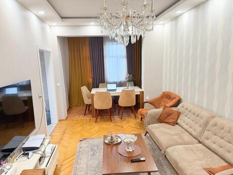3 otaqlı köhnə tikili - 7-ci mikrorayon q. - 72 m²
