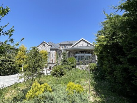 4 otaqlı həyət evi/bağ evi - Mərdəkan q. - 300 m²