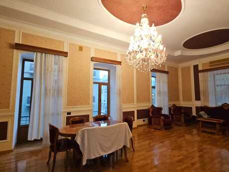 10 otaqlı köhnə tikili - İçəri Şəhər m. - 500 m²