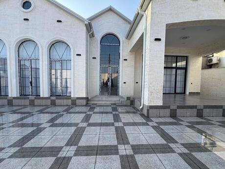 4 otaqlı həyət evi/bağ evi - Novxanı q. - 250 m²