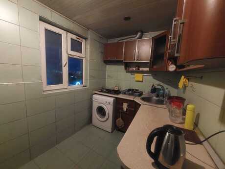 3 otaqlı köhnə tikili - Neftçilər m. - 90 m²