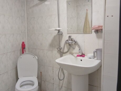 3 otaqlı köhnə tikili - Yeni Günəşli q. - 65 m²