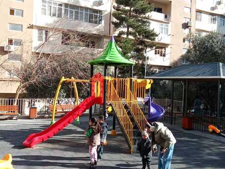 4 otaqlı köhnə tikili - İnşaatçılar m. - 120 m²