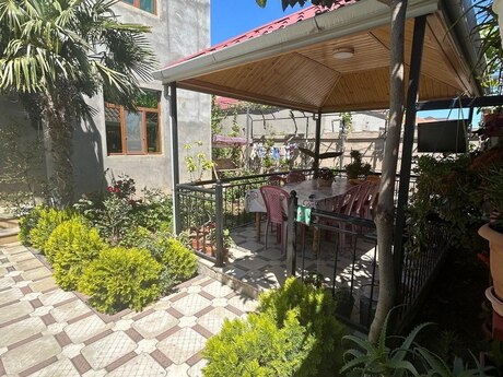 6 otaqlı həyət evi/bağ evi - Mehdiabad q. - 200 m²