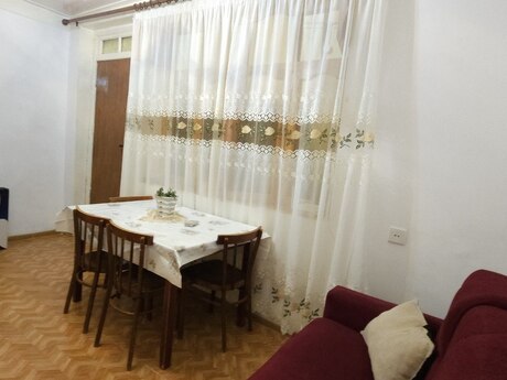 2 otaqlı həyət evi/bağ evi - 8 Noyabr m. - 50 m²