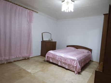 2 otaqlı həyət evi/bağ evi - 8 Noyabr m. - 50 m²