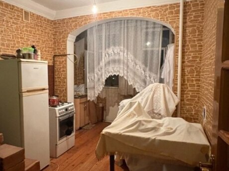 2 otaqlı köhnə tikili - Həzi Aslanov m. - 65 m²