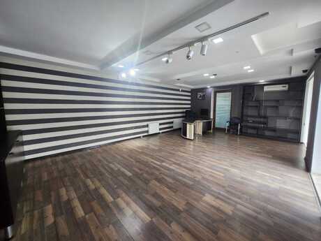 1 otaqlı ofis - Elmlər Akademiyası m. - 136 m²