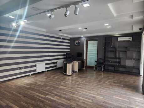 1 otaqlı ofis - Elmlər Akademiyası m. - 136 m²