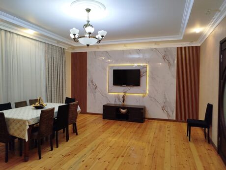 6 otaqlı həyət evi/bağ evi - Şüvəlan q. - 250 m²