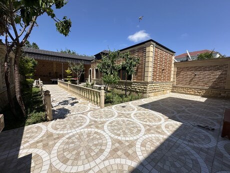 5 otaqlı həyət evi/bağ evi - Bülbülə q. - 300 m²