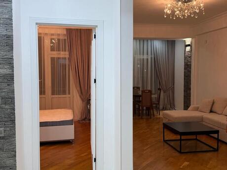 2 otaqlı yeni tikili - 28 May m. - 70 m²