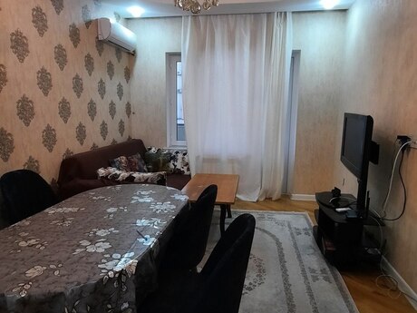2 otaqlı köhnə tikili - Azadlıq Prospekti m. - 65 m²