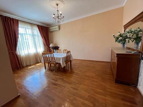 5 otaqlı ofis - Elmlər Akademiyası m. - 207 m²
