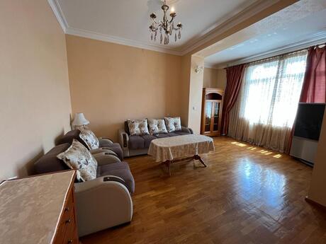 5 otaqlı ofis - Elmlər Akademiyası m. - 207 m²