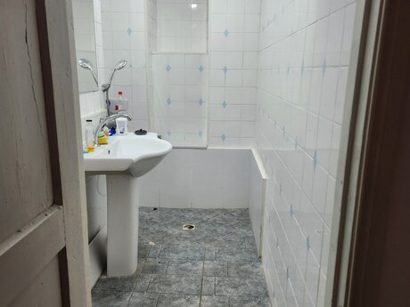 3 otaqlı köhnə tikili - 28 May m. - 100 m²