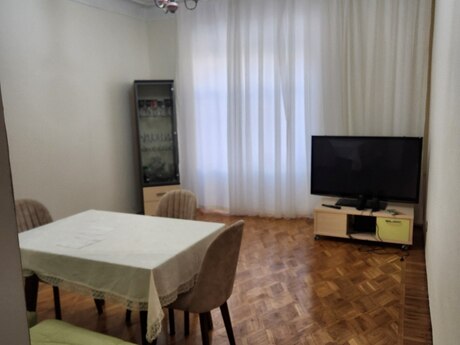 3 otaqlı köhnə tikili - 28 May m. - 100 m²