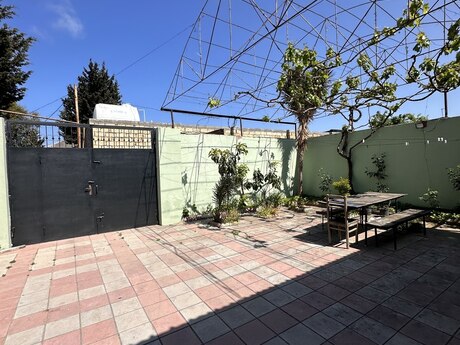 4 otaqlı həyət evi/bağ evi - Buzovna q. - 150 m²