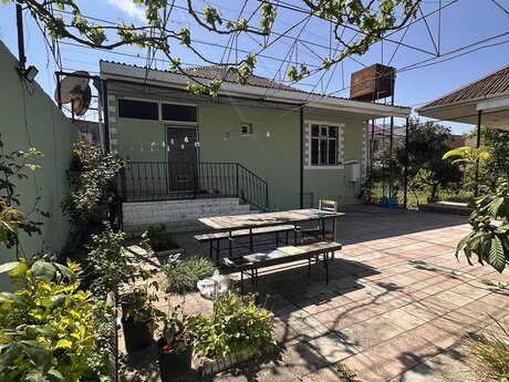 4 otaqlı həyət evi/bağ evi - Buzovna q. - 150 m²