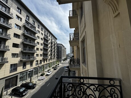 5 otaqlı yeni tikili - Ağ şəhər q. - 209 m²