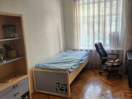 3 otaqlı köhnə tikili - 28 May m. - 105 m²