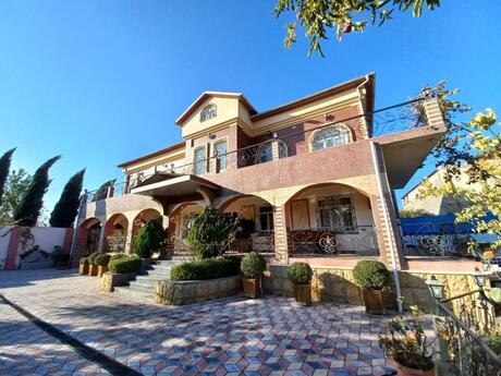 6 otaqlı həyət evi/bağ evi - Novxanı q. - 600 m²